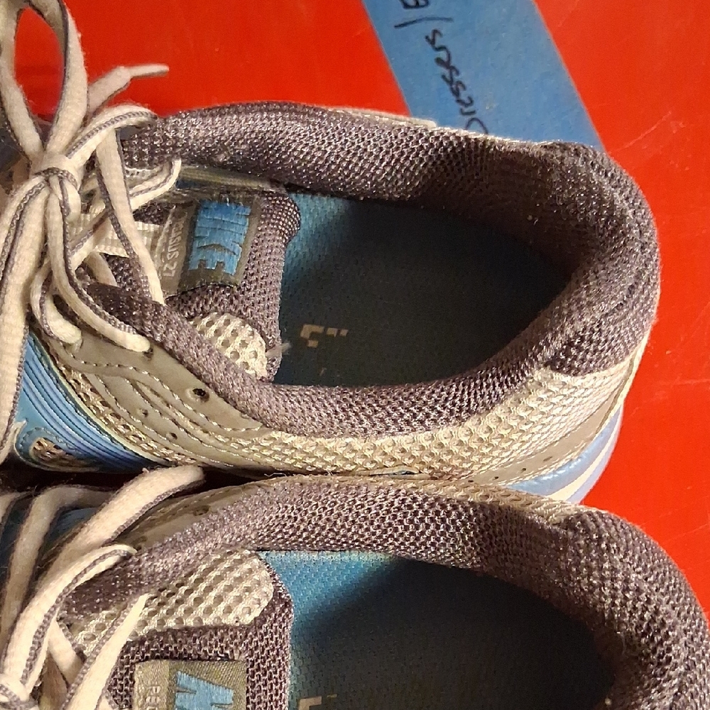 Nike Kids Sneakers in Light Blue and Gray Mesh - Picture 8 of 12